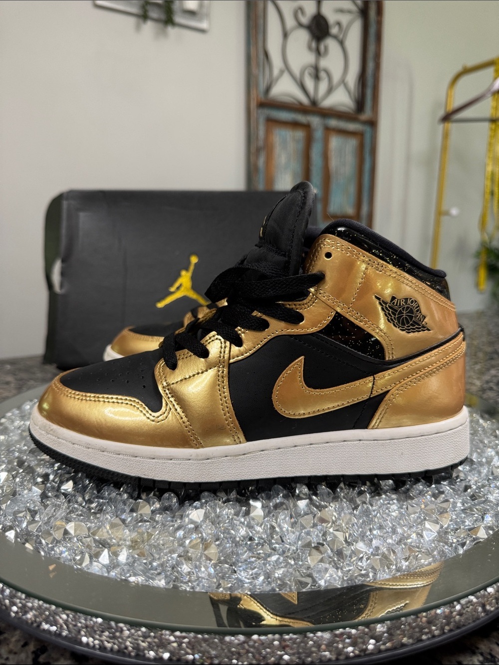 Air Jordan 1 Mid-Top Sneakers - Black & Metallic Gold EXCELLENT 5.5Y or W 7
